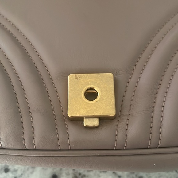 Authentic Gucci Calfskin Matelasse Marmont Shoulder Bag Small, with dust bag - Picture 5 of 12